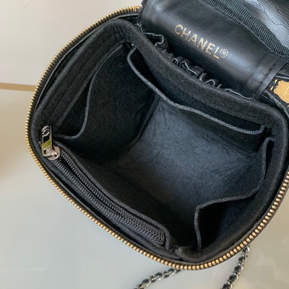 Chanel Vintage Cosmetics bag - Picture 5 of 5